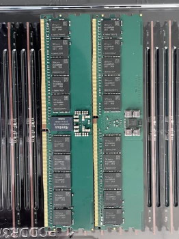 Поставки флэш-памяти DRAM и NAND сокращаются: объемы товарных запасов растут, цены на память DDR вступают в цикл роста